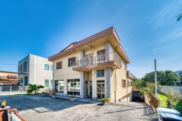 negozio in affitto a Rivoli in zona Cascine Vica