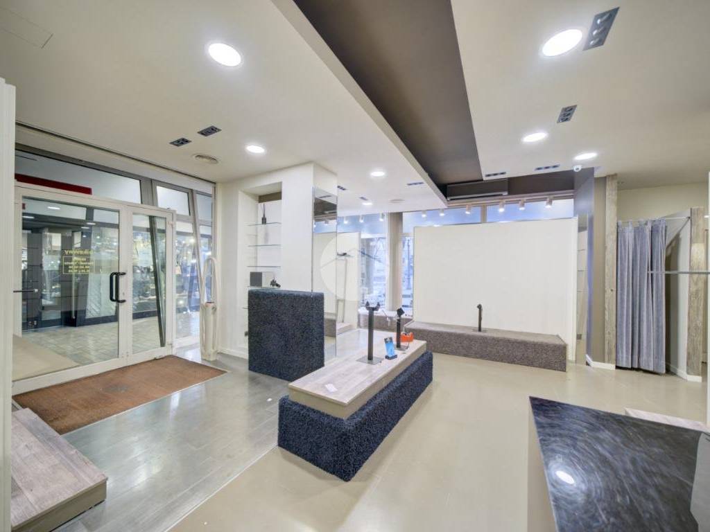 negozio in affitto a Rivoli