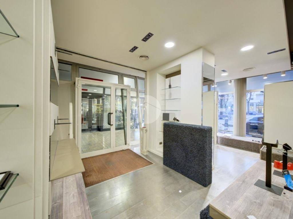 negozio in affitto a Rivoli