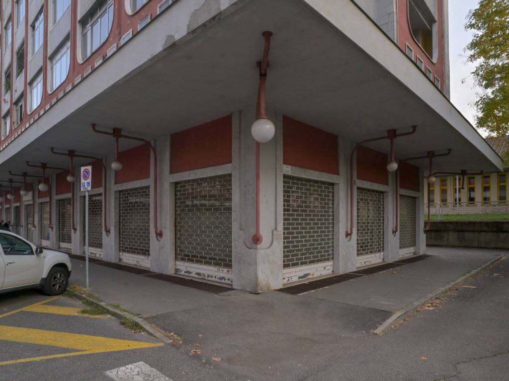 negozio in affitto a Rivoli in zona Cascine Vica