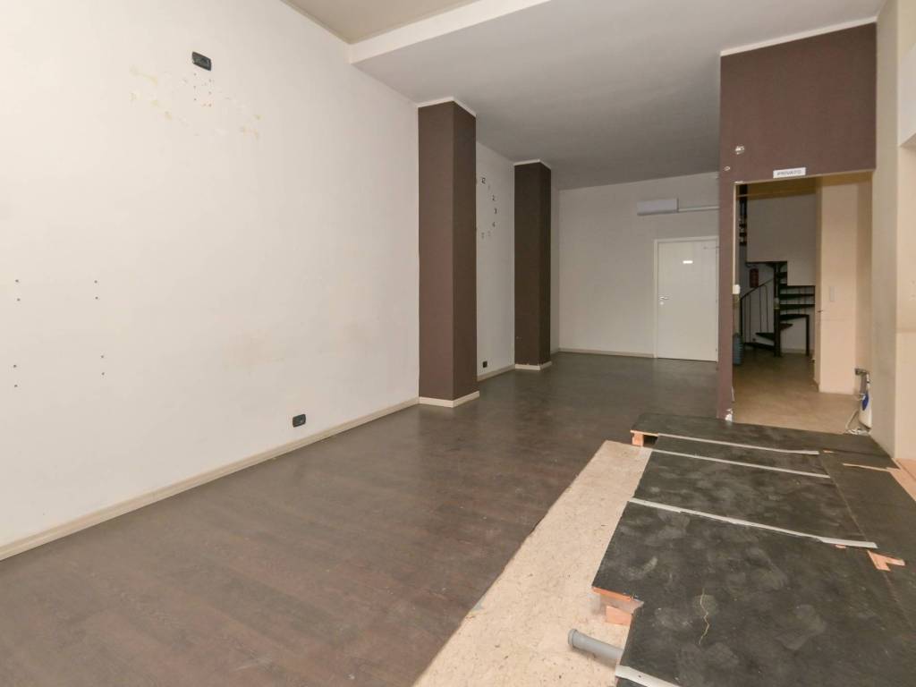 negozio in affitto a Rivoli