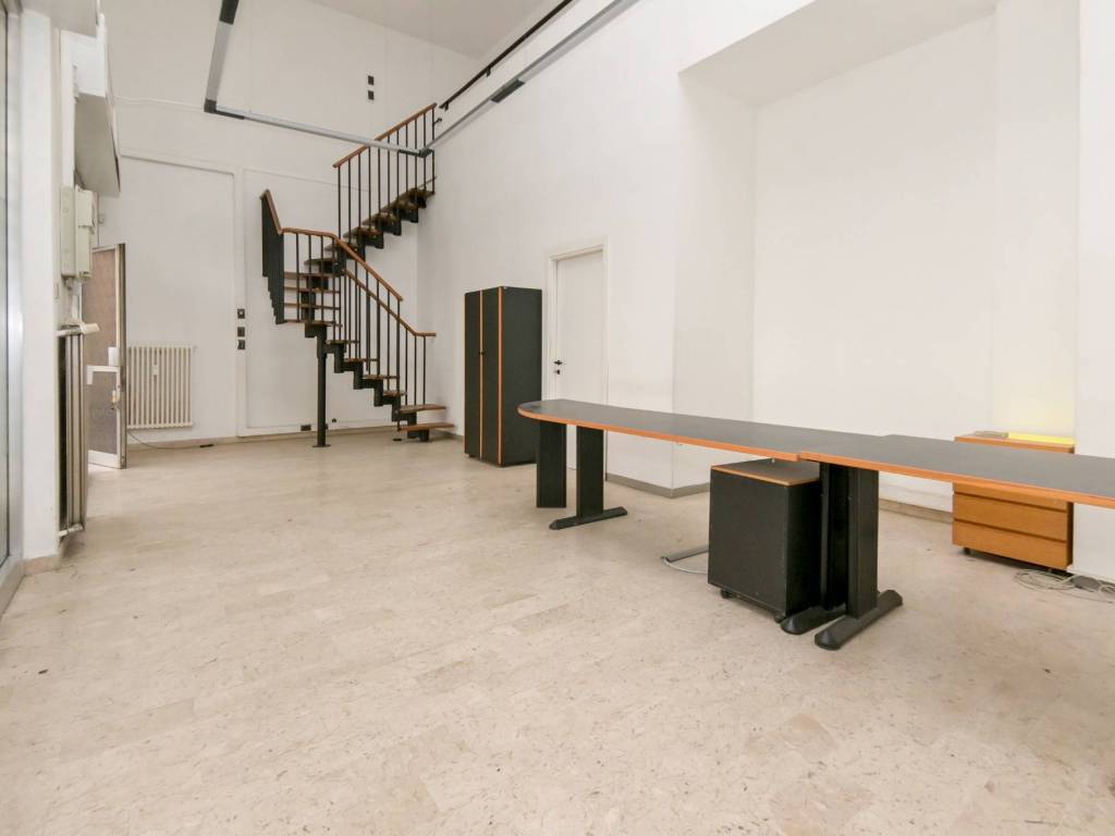 negozio in affitto a Rivoli in zona Cascine Vica