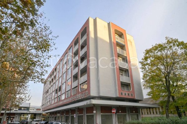 negozio in affitto a Rivoli in zona Cascine Vica