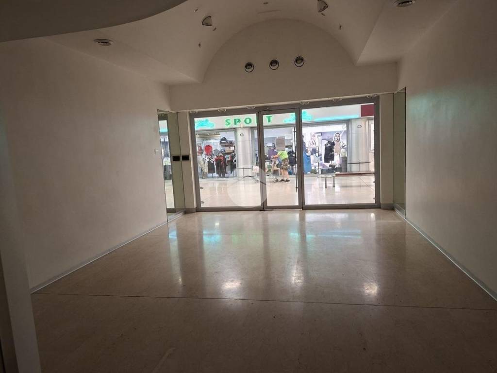 negozio in affitto a Rivoli
