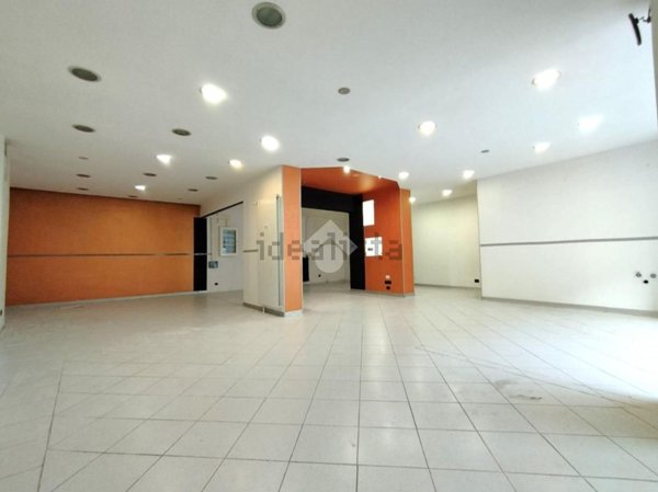 locale commerciale in affitto a Rivoli