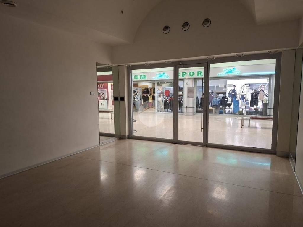negozio in affitto a Rivoli