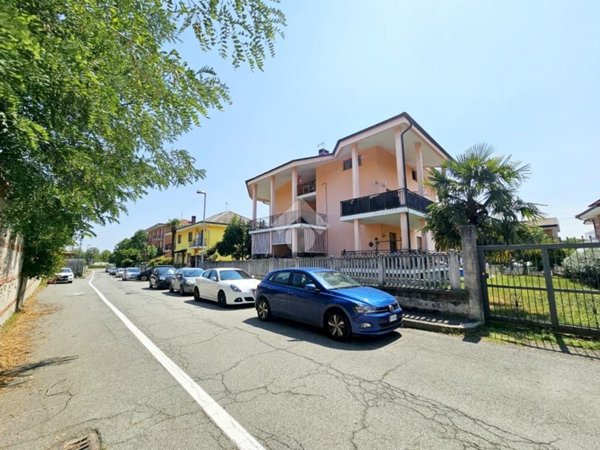 appartamento in affitto a Robassomero