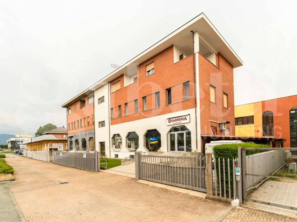 negozio in affitto a Rosta