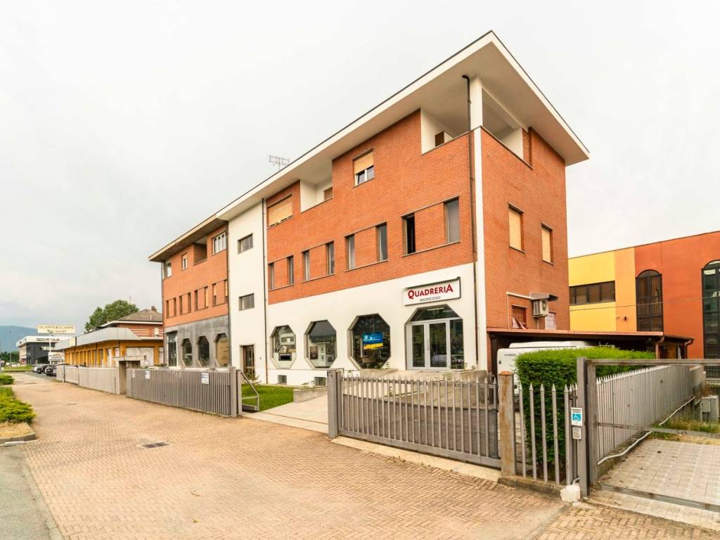 negozio in affitto a Rosta