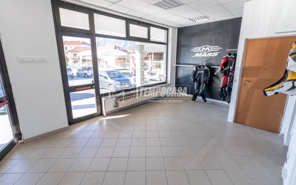 negozio in affitto a Rosta