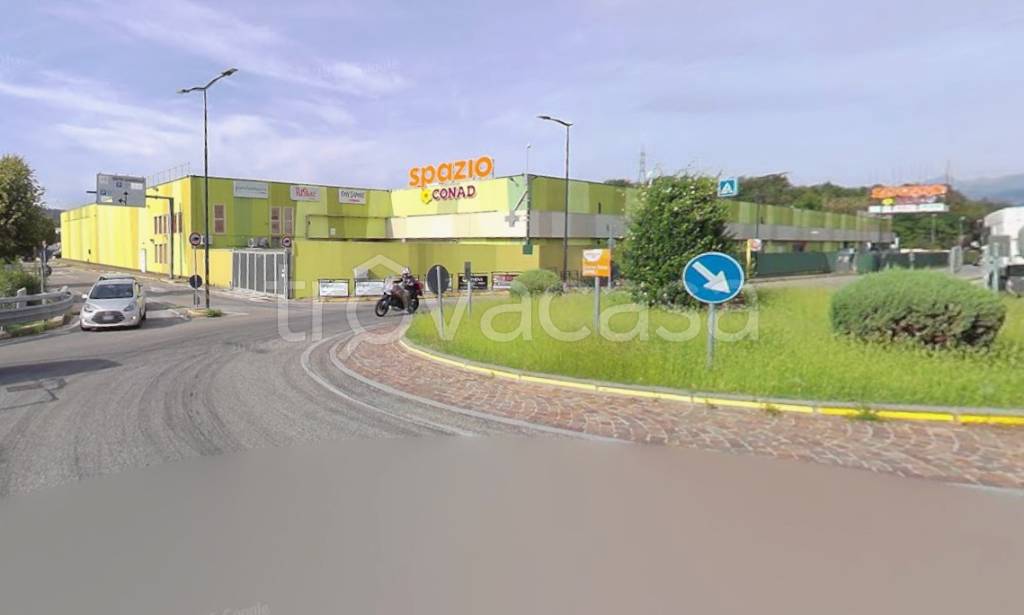 negozio in affitto a Rosta
