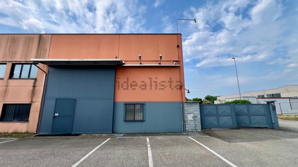 capannone in affitto a Salassa in zona Cascina Fenale