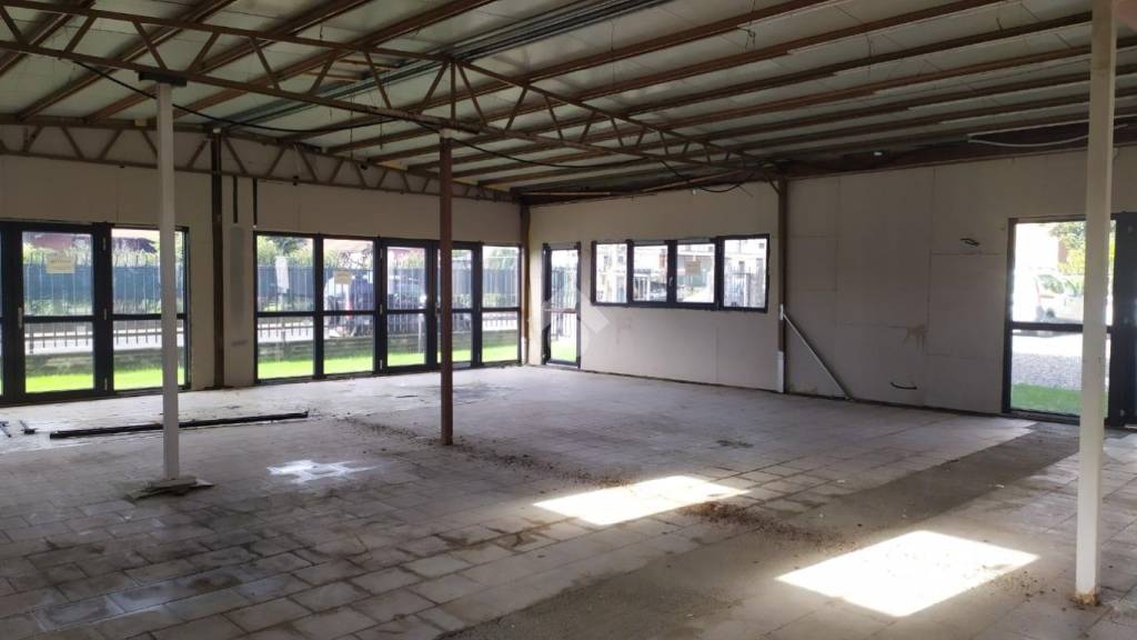 locale commerciale in affitto a San Carlo Canavese in zona Sedime