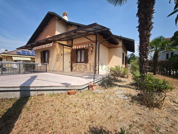 casa indipendente in affitto a San Carlo Canavese in zona Massa