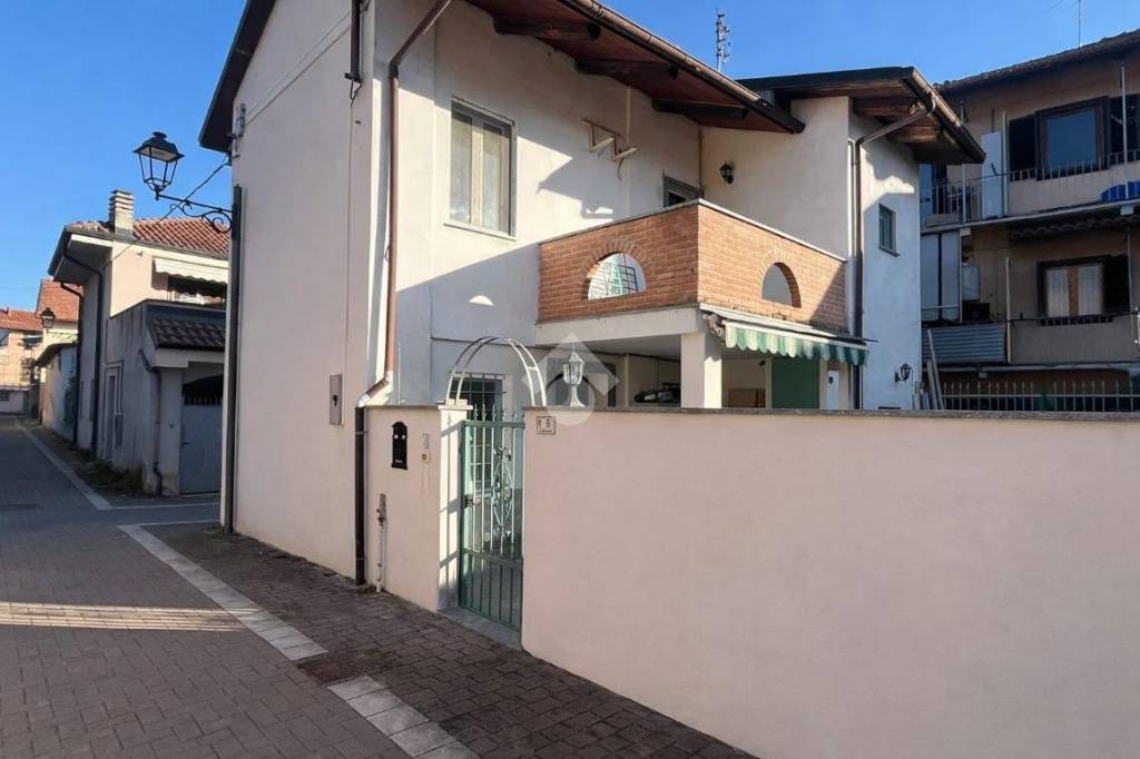 casa semindipendente in affitto a San Francesco al Campo