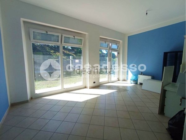 locale commerciale in affitto a San Francesco al Campo