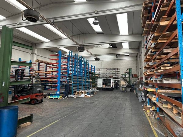 locale commerciale in affitto a San Mauro Torinese in zona Pescarito