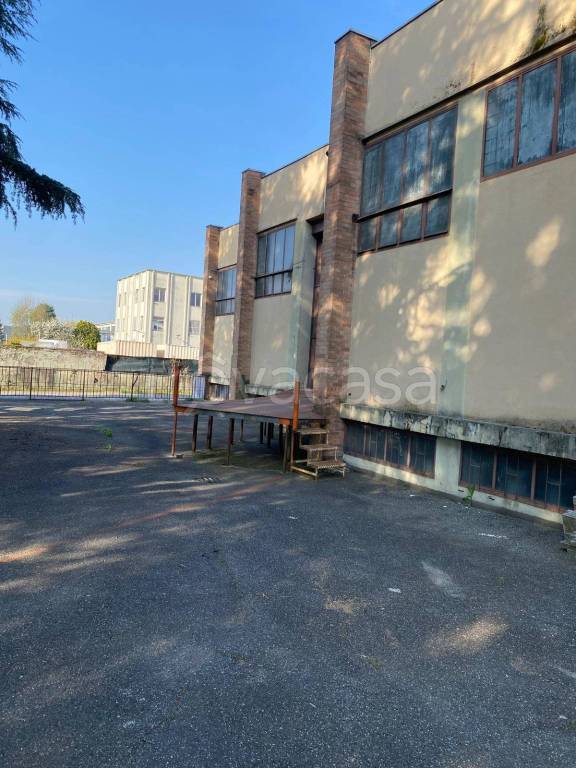 capannone in affitto a San Mauro Torinese in zona Pescarito