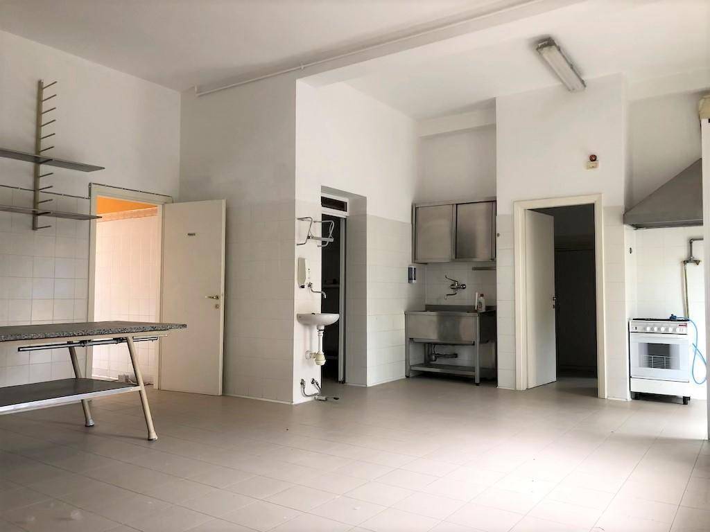 negozio in affitto ad Asola