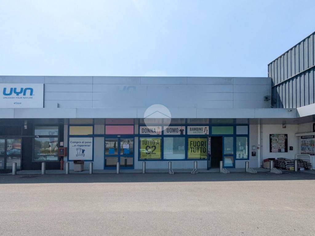 negozio in affitto ad Asola