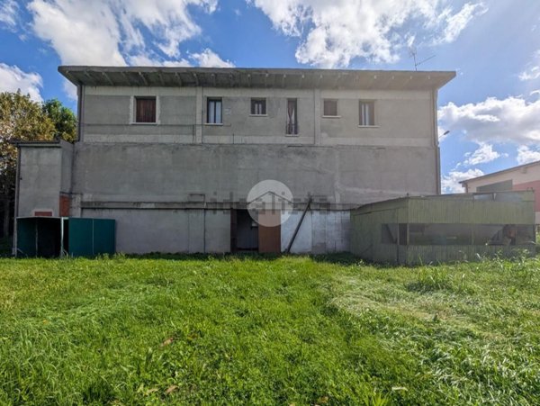 locale di sgombero in affitto ad Asola