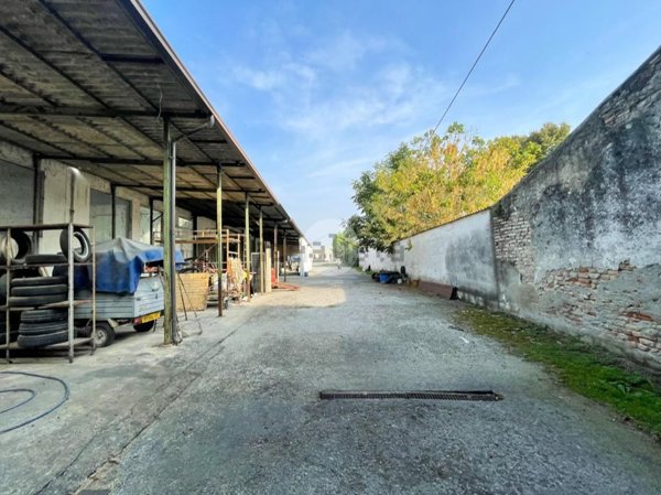 locale commerciale in affitto ad Asola