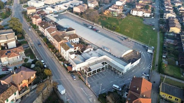 negozio in affitto ad Asola