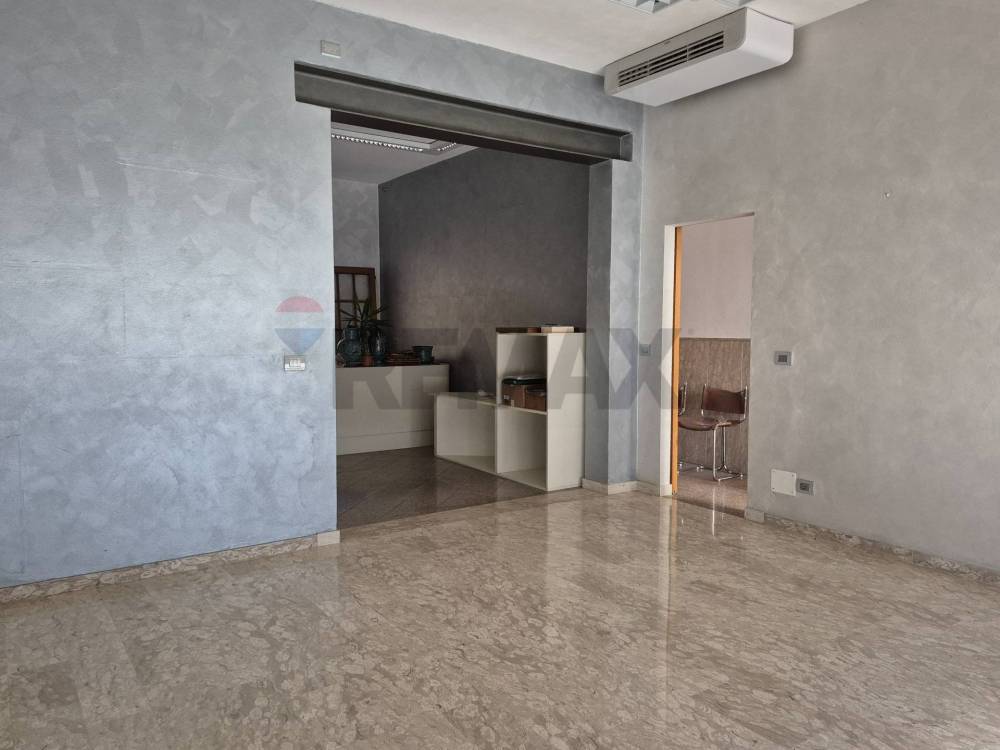 negozio in affitto ad Asola