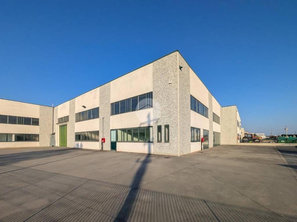 locale commerciale in affitto ad Asola