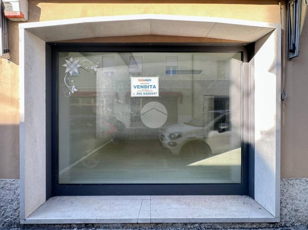 locale commerciale in affitto ad Asola