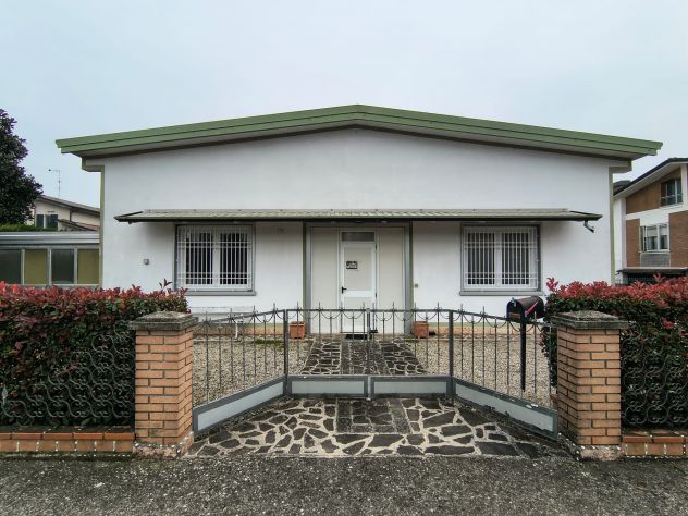 locale commerciale in affitto a Bagnolo San Vito in zona San Biagio