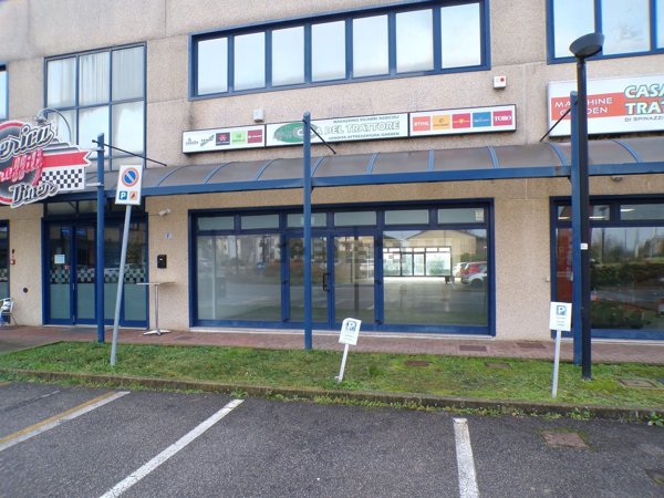 negozio in affitto a Bagnolo San Vito in zona San Biagio