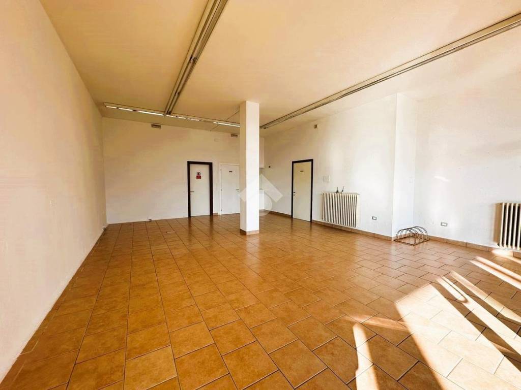 negozio in affitto a Bagnolo San Vito in zona San Biagio
