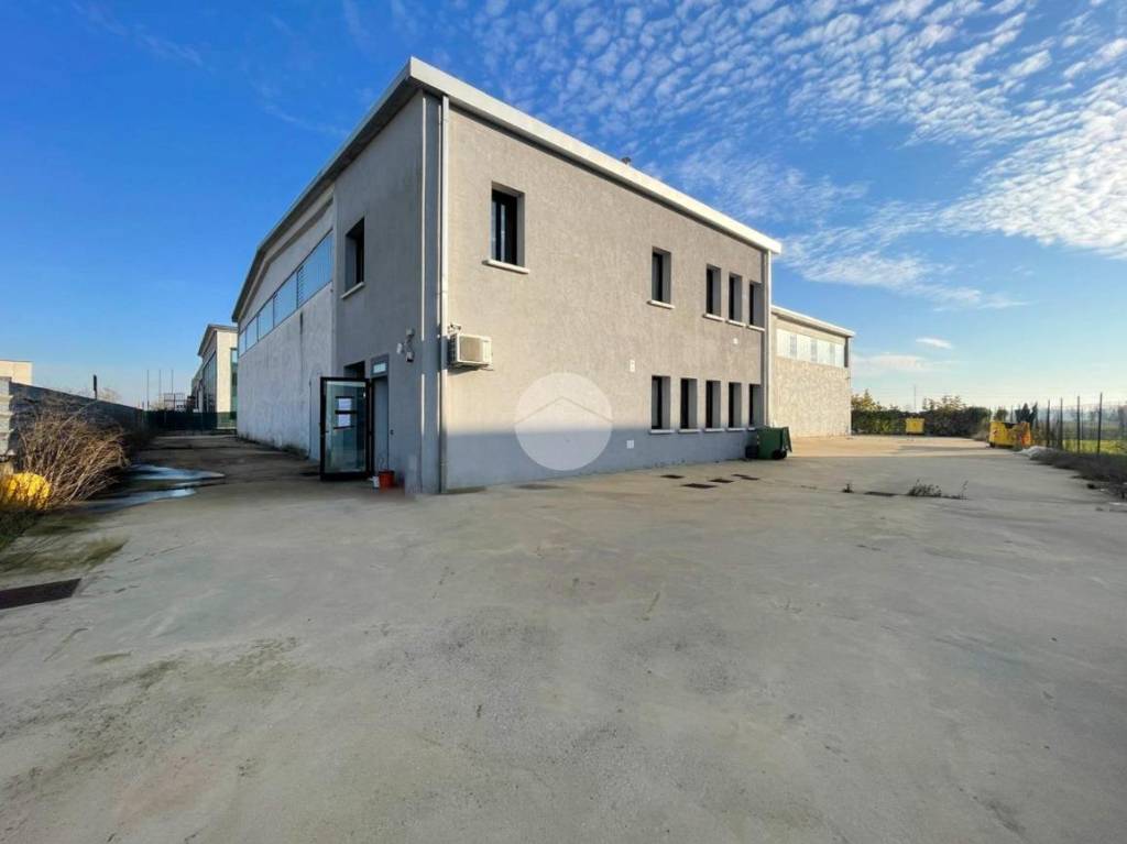 locale commerciale in affitto a Castel Goffredo