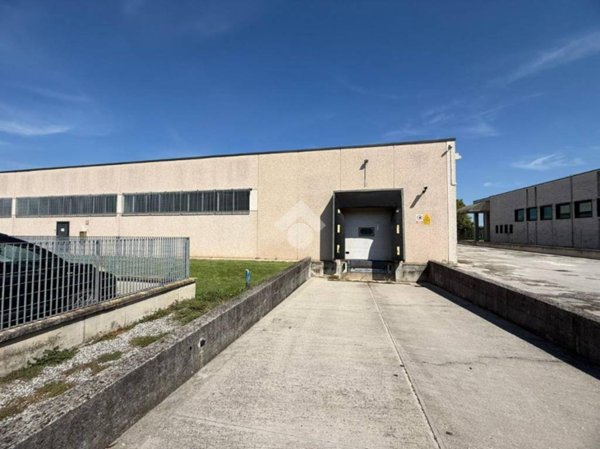 locale commerciale in affitto a Castel Goffredo