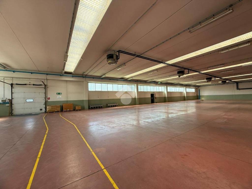 locale commerciale in affitto a Castel Goffredo