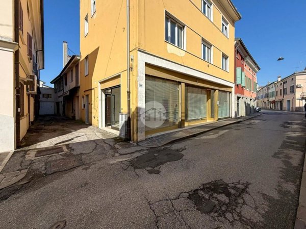 locale commerciale in affitto a Castel Goffredo