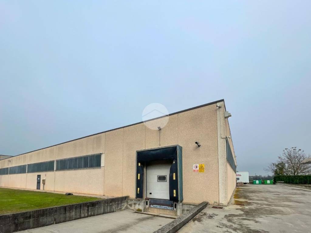 locale commerciale in affitto a Castel Goffredo