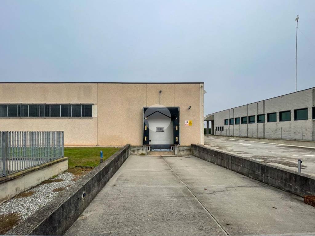 locale commerciale in affitto a Castel Goffredo