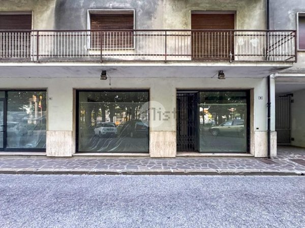 locale commerciale in affitto a Castel Goffredo