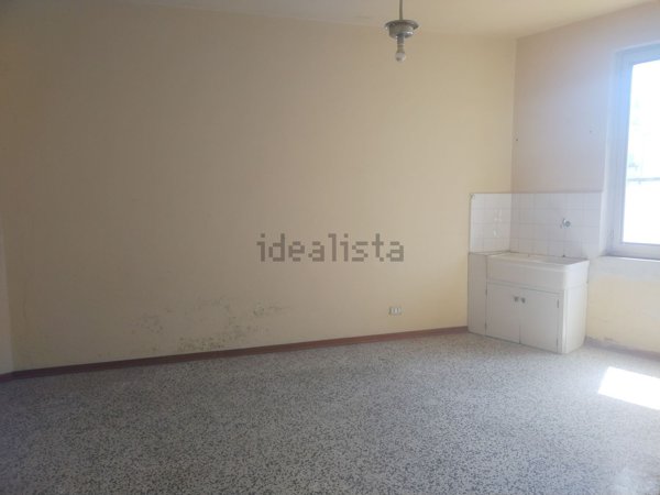 locale di sgombero in affitto a Castellucchio