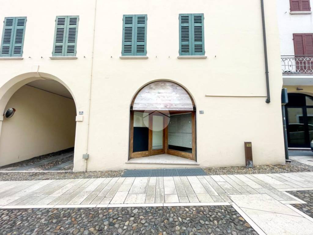 negozio in affitto a Castiglione delle Stiviere