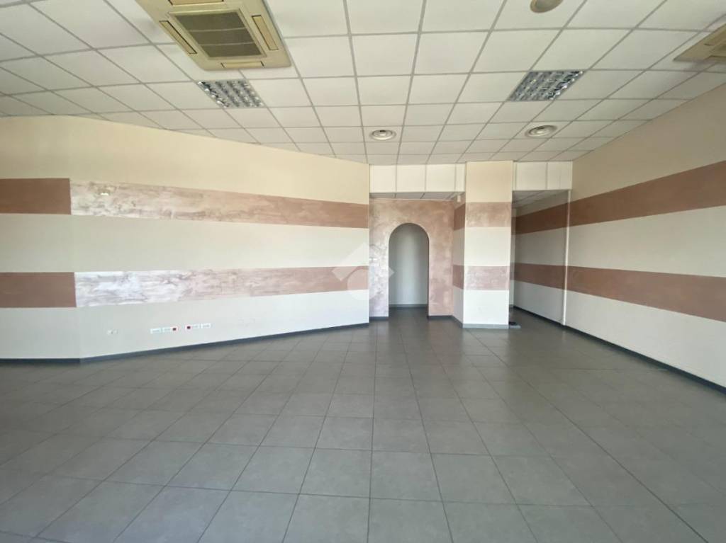 negozio in affitto a Castiglione delle Stiviere