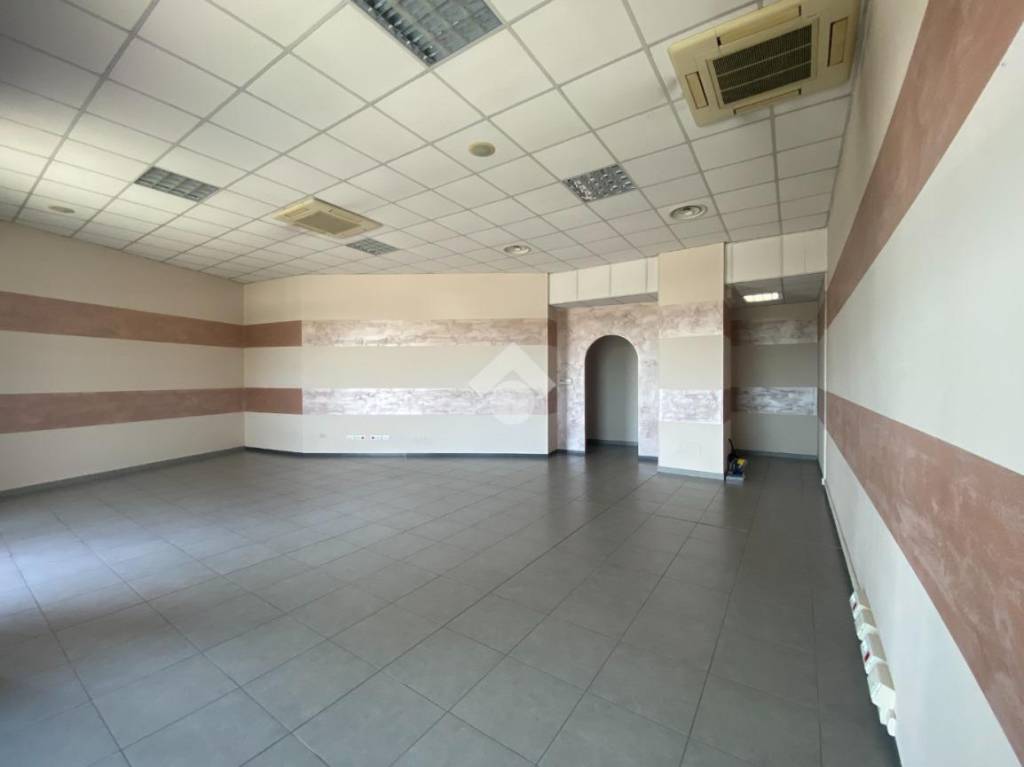 negozio in affitto a Castiglione delle Stiviere