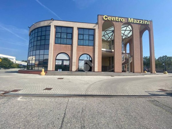 negozio in affitto a Castiglione delle Stiviere