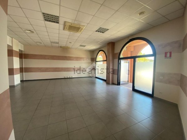 locale commerciale in affitto a Castiglione delle Stiviere