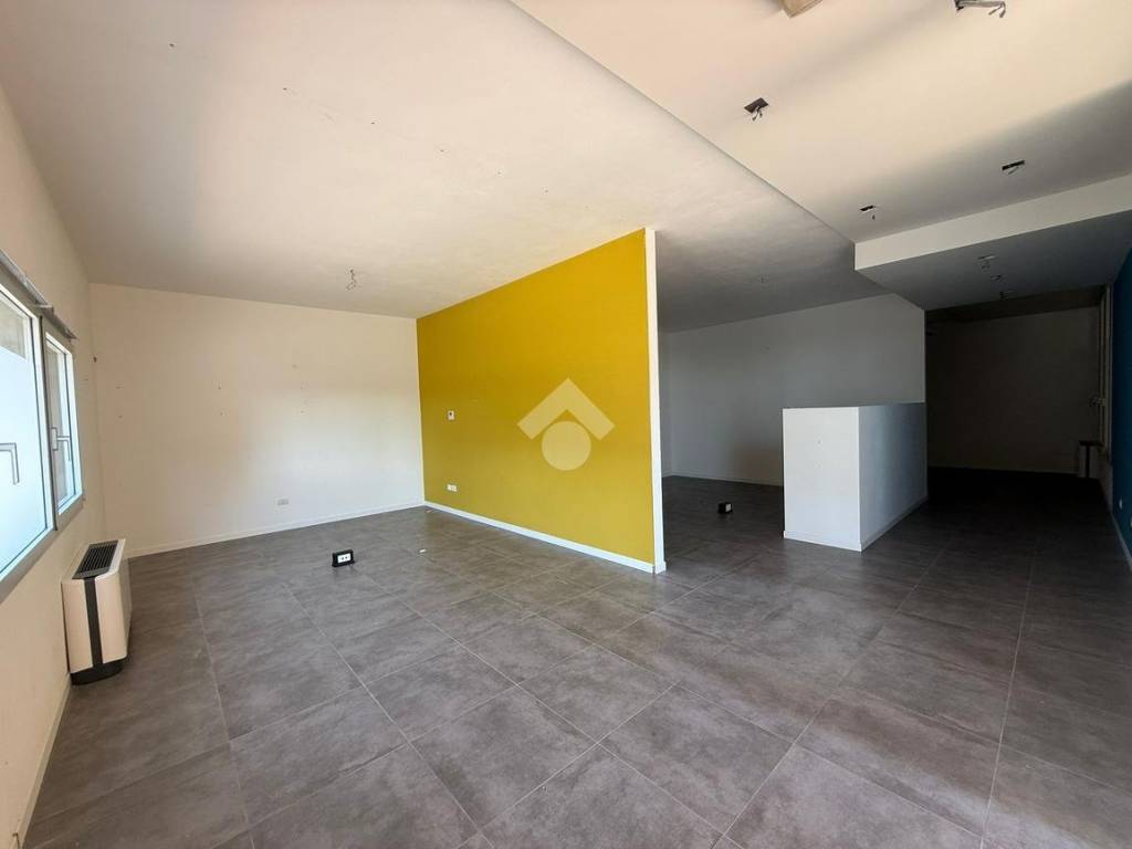 negozio in affitto a Castiglione delle Stiviere