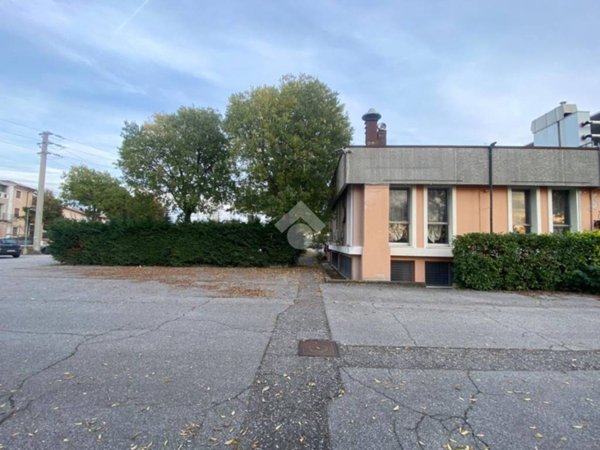 negozio in affitto a Castiglione delle Stiviere
