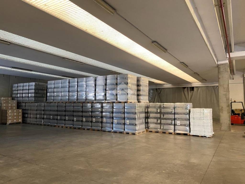 locale commerciale in affitto a Castiglione delle Stiviere