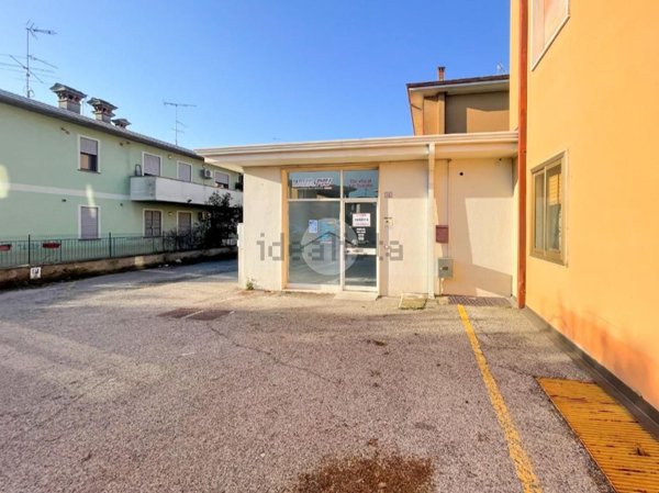 locale commerciale in affitto a Castiglione delle Stiviere
